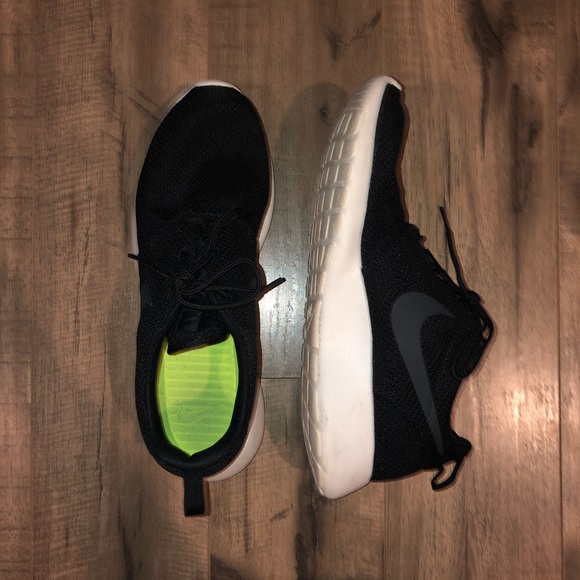 Nike Other - Gently Used Nike Roshe Runs